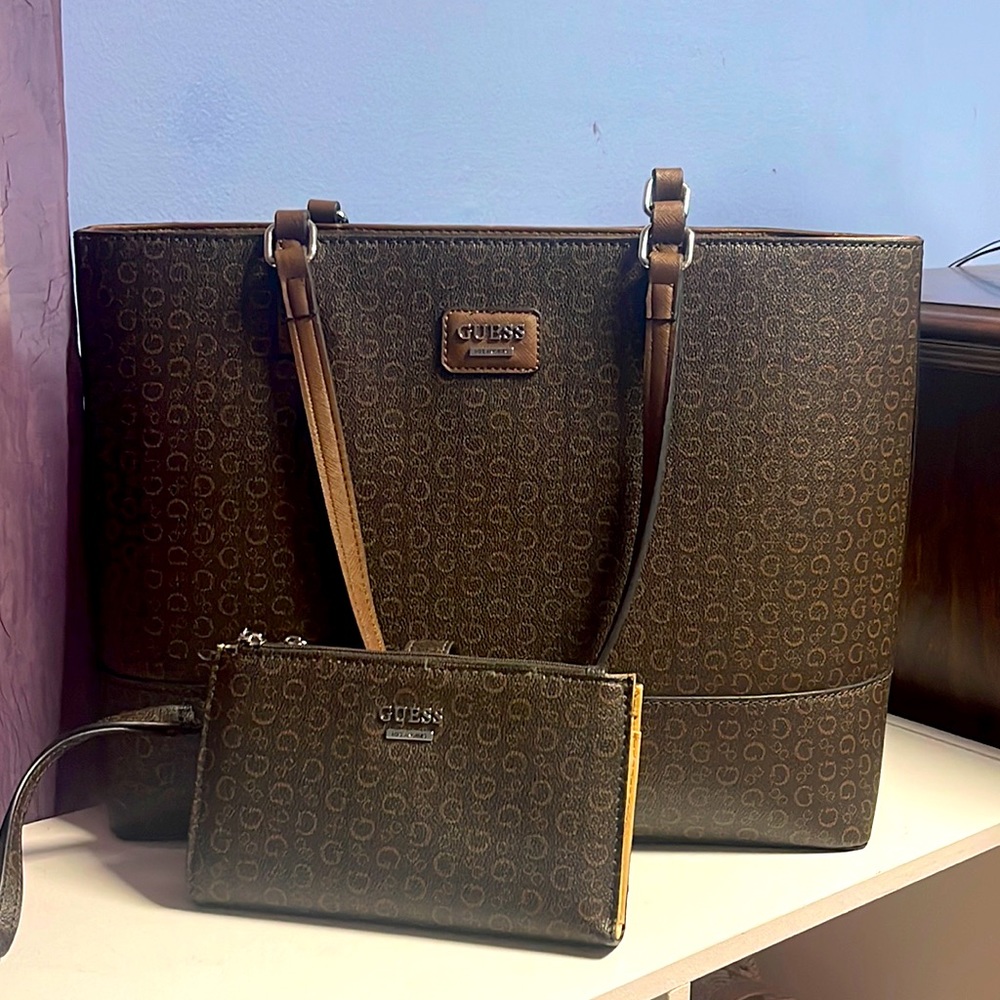 Guess bag & wallet like new I use few times